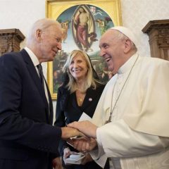 Migranti e diritti umani nel lungo colloquio tra il Papa e Biden