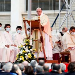 Papa Francesco. Messa al Gemelli: «Appassioniamoci all’uomo che soffre»