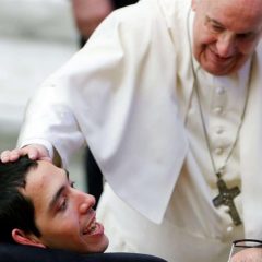 Papa Francesco; 150 anni del Serafico di Assisi. Il Papa: disabili al centro della nostra cura